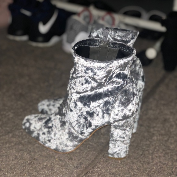 JustFab Shoes - Gray heeled boots